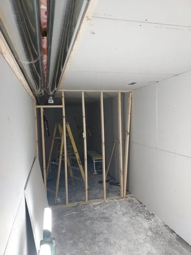 A room with a ladder in the middle of it.