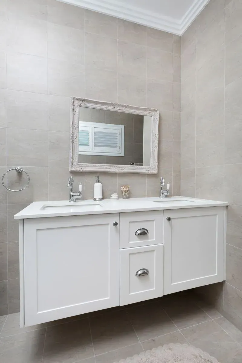 White floating double vanity with a mirror in a bathroom.