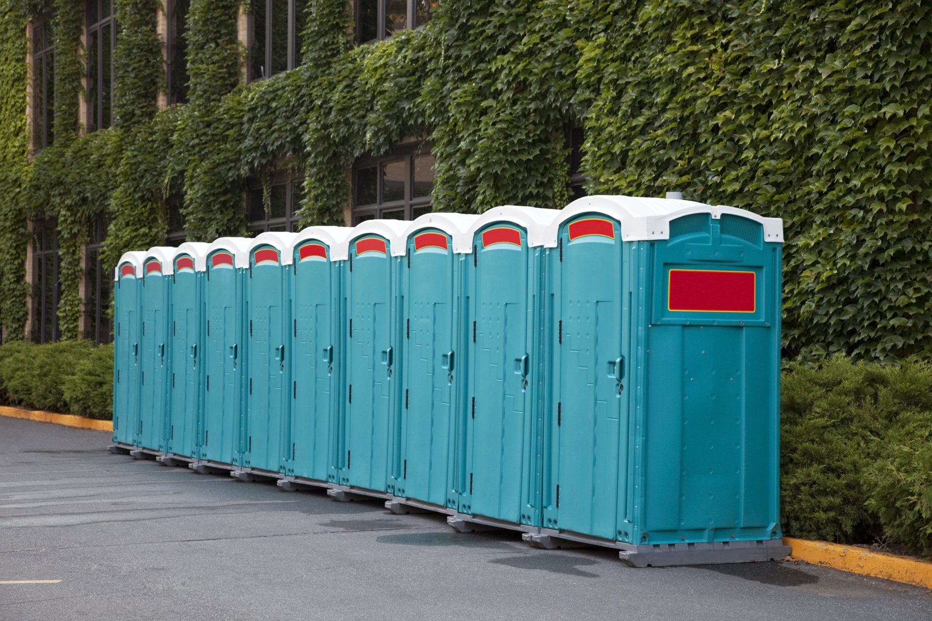 Portable Toilets On Parking Lot - Memphis, RN - Arrow Portable Toilets