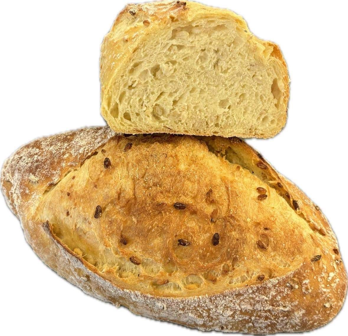 Et brød med en skive taget ud af det