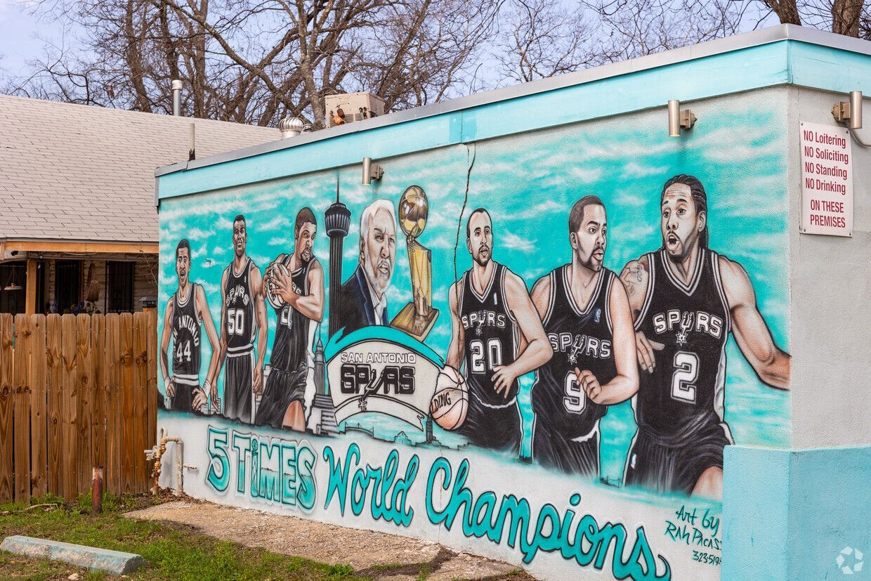 A mural of the spurs basketball team on the side of a building