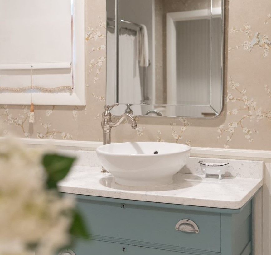 Bathroom sink