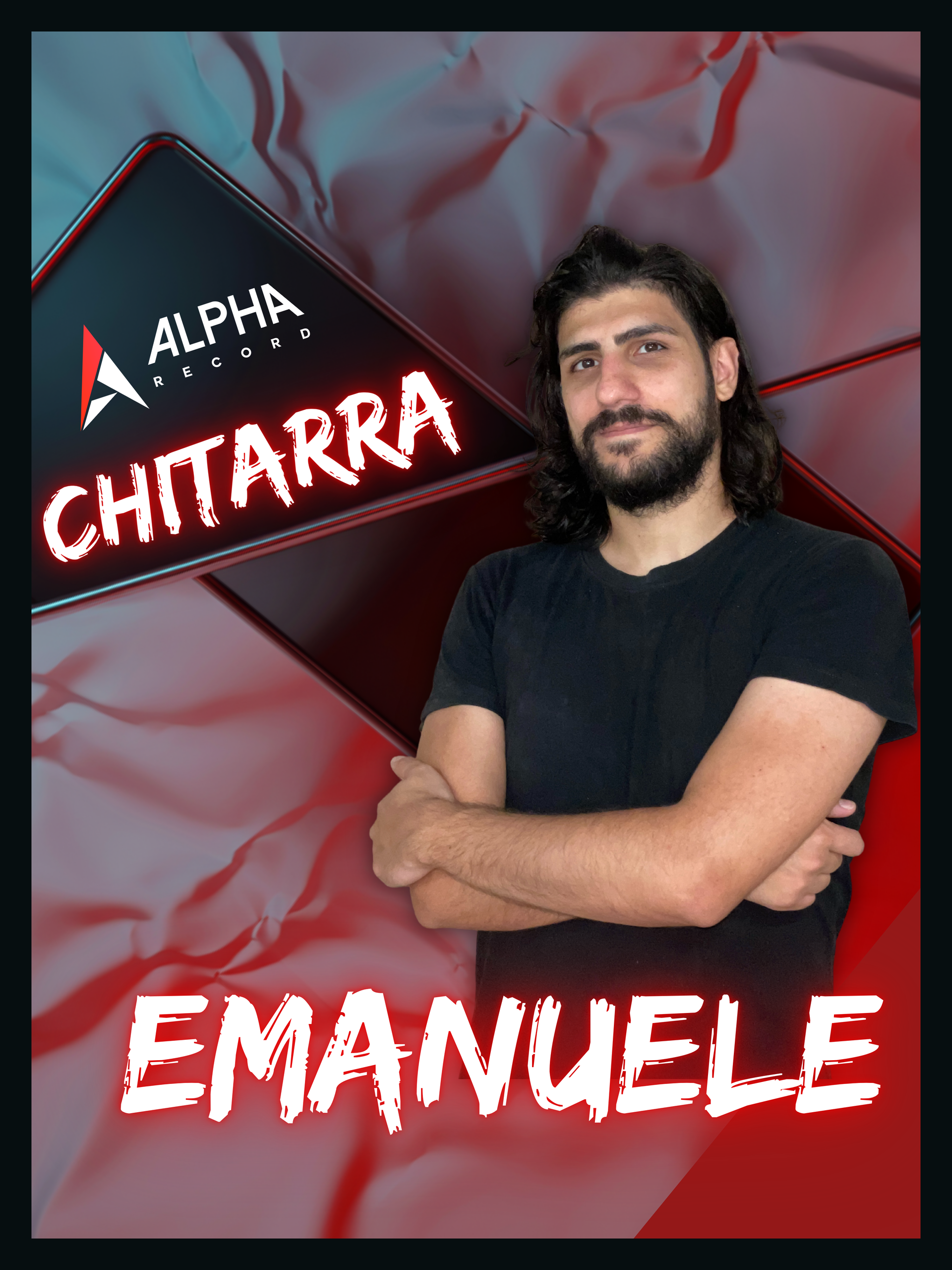 Uomo con barba e capelli lunghi, braccia incrociate, scritta 