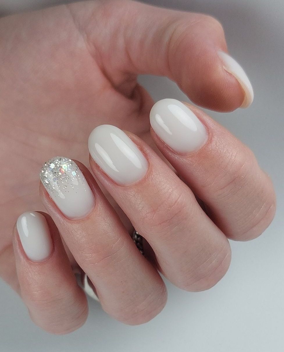 Versteviging van natuurlijke nagels met softgel of hardgel – dé oplossing voor sterke nagels in Friesland.