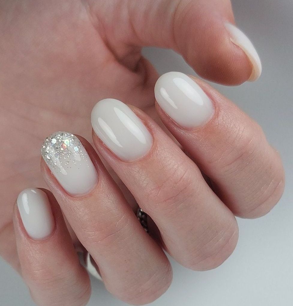 Versteviging van natuurlijke nagels met softgel of hardgel – dé oplossing voor sterke nagels in Friesland.