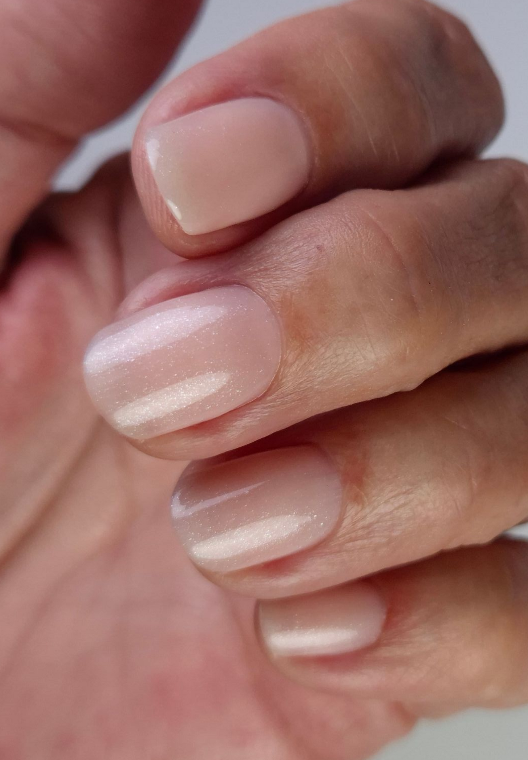 Versteviging van natuurlijke nagels met softgel of hardgel – dé oplossing voor sterke nagels in Friesland.