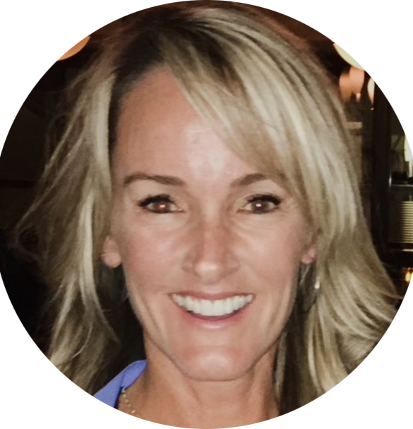 A woman with blonde hair is smiling in a circle