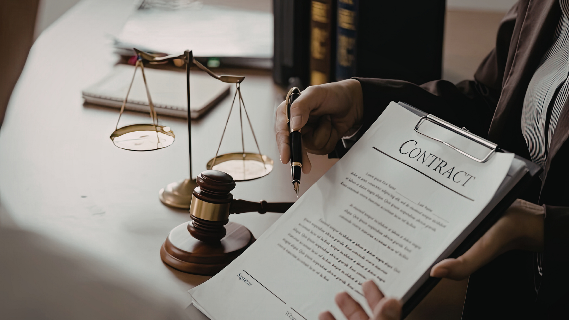 Business Contract Lawyer