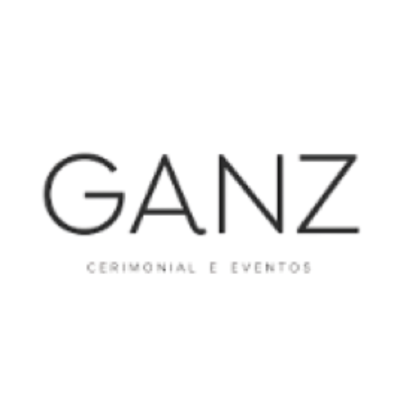 Logotipo da GANZ com a inscrição “Cerimonial e Eventos” em cinza claro sobre fundo branco.
