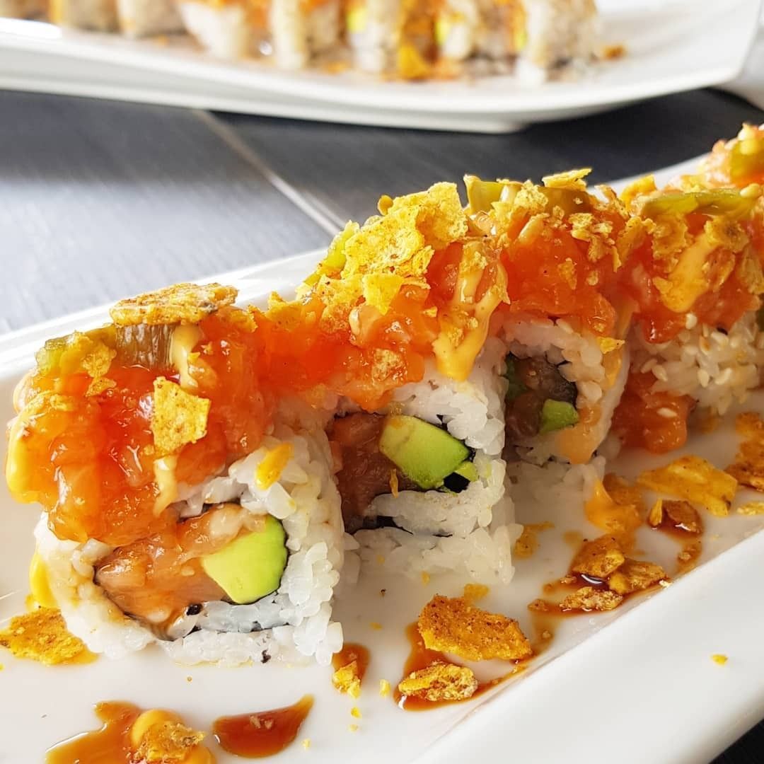 sushi con salmone