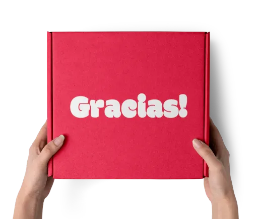 Mãos seguram uma caixa de papelão rosa brilhante com a palavra 