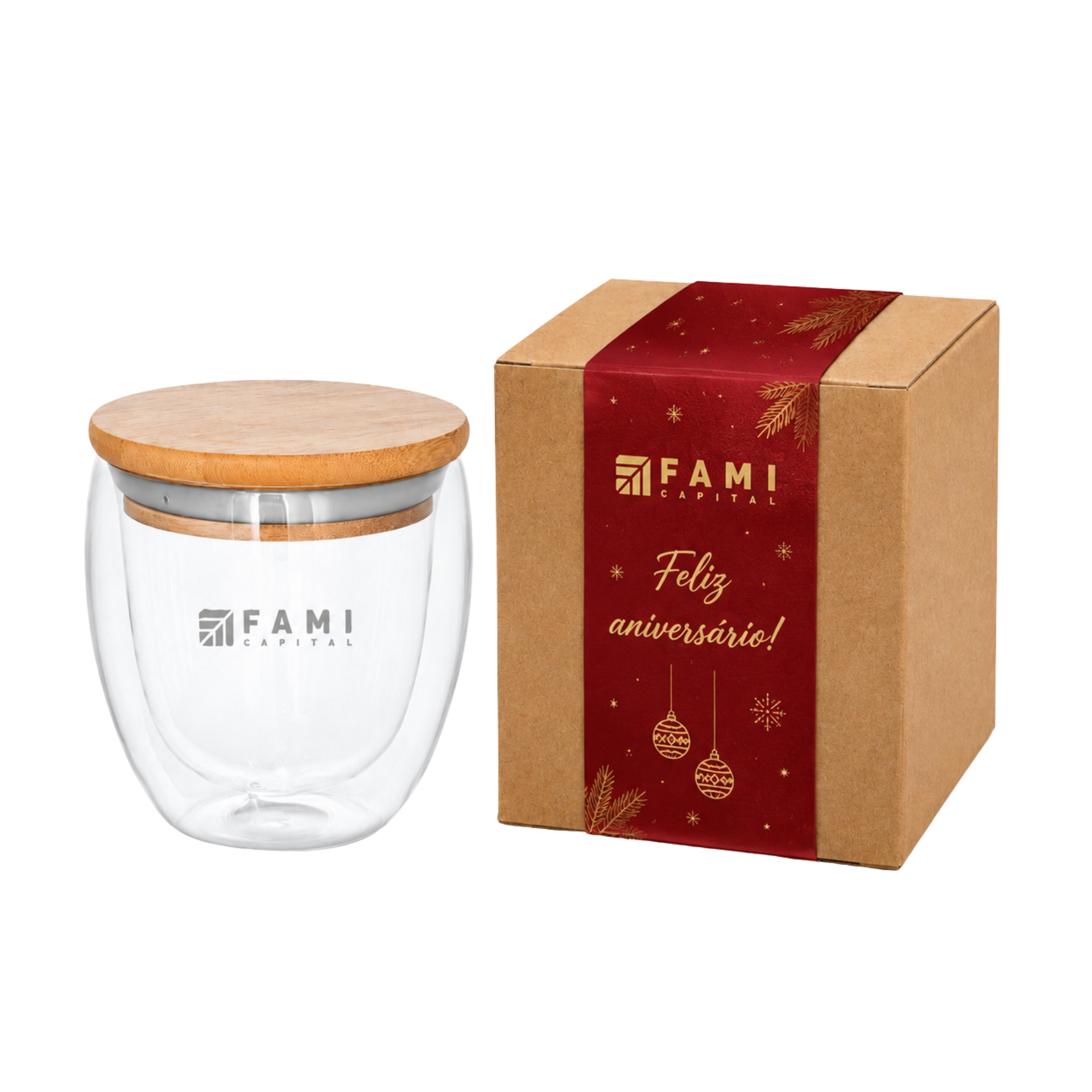 Pote de vidro da marca FAMI com tampa de bambu ao lado de uma caixa de presente vermelha com a inscrição “Feliz aniversário!”
