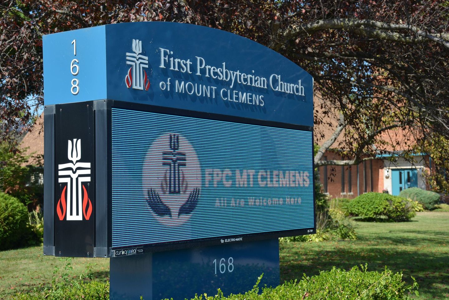 Sign for First Presbyterian Church of Mount Clemens with a digital display and blue accents.