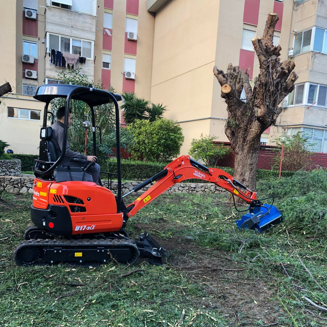 auto dell'azienda eco-system con macchinari per derattizzazione