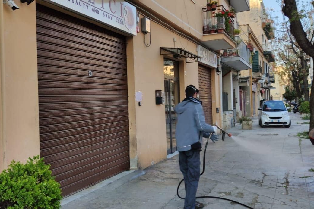auto dell'azienda eco-system con macchinari per derattizzazione