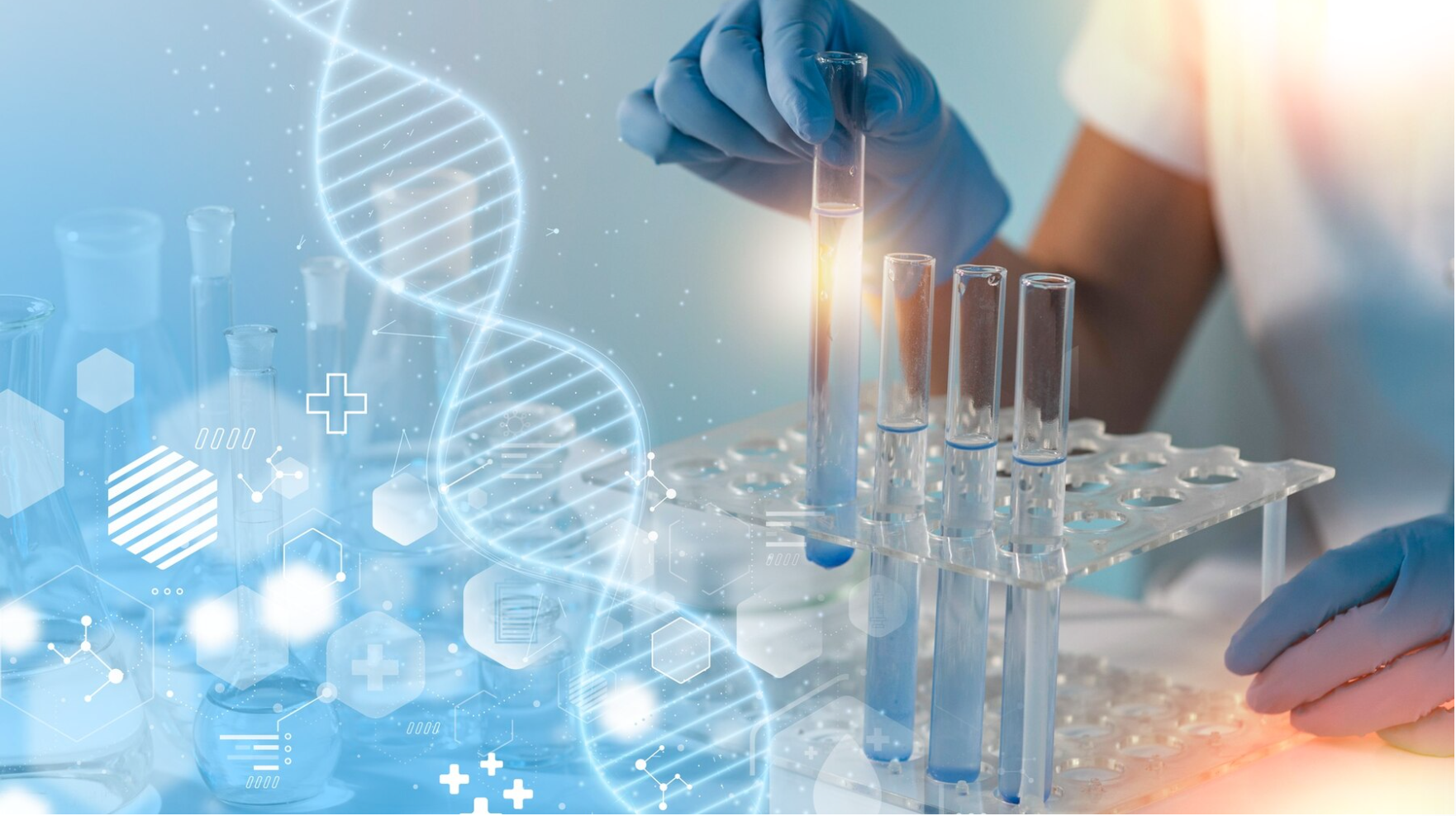 Un scientifique portant des gants bleus tient un tube à essai dans un laboratoire, avec une superposition de brins d'ADN.