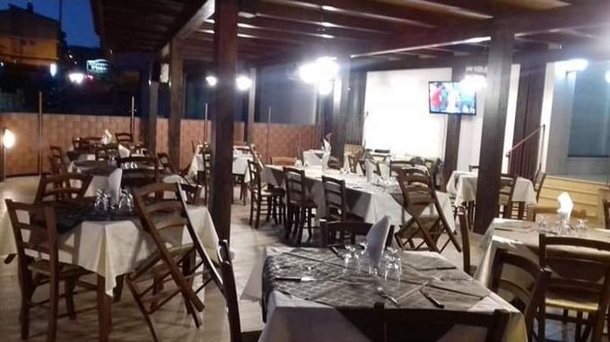 Ristorante e pizzeria con veranda