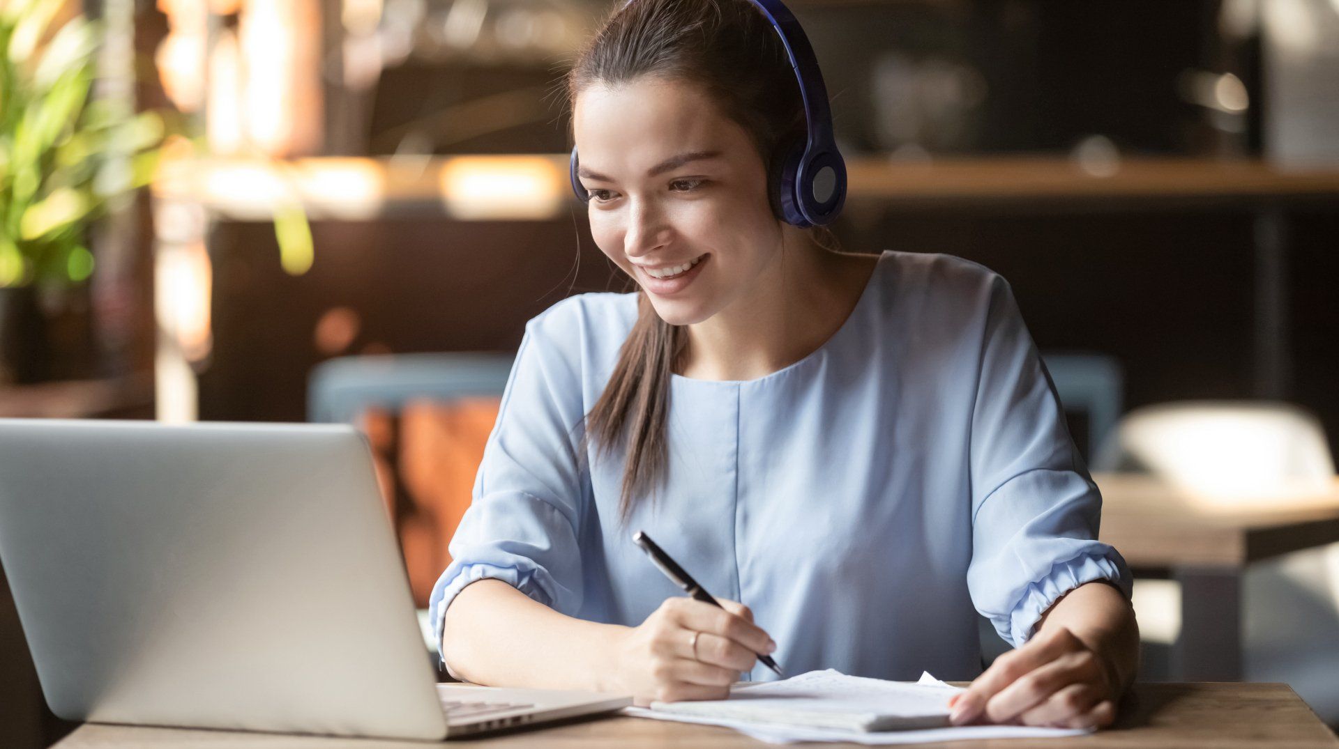 Woman engaging with an e-course