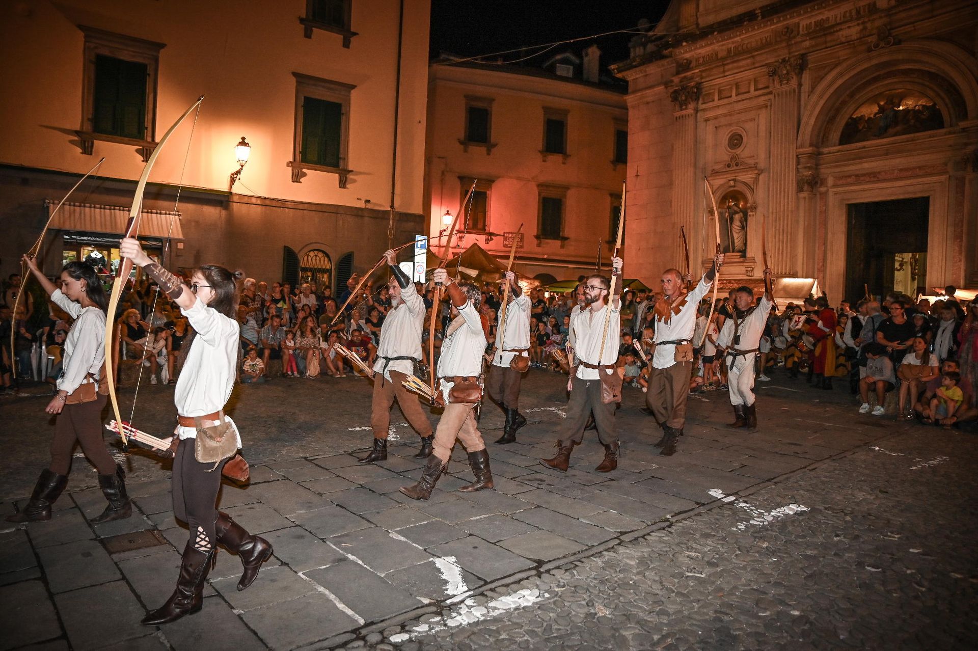 esibizione arcieri Medievalis Pontremoli