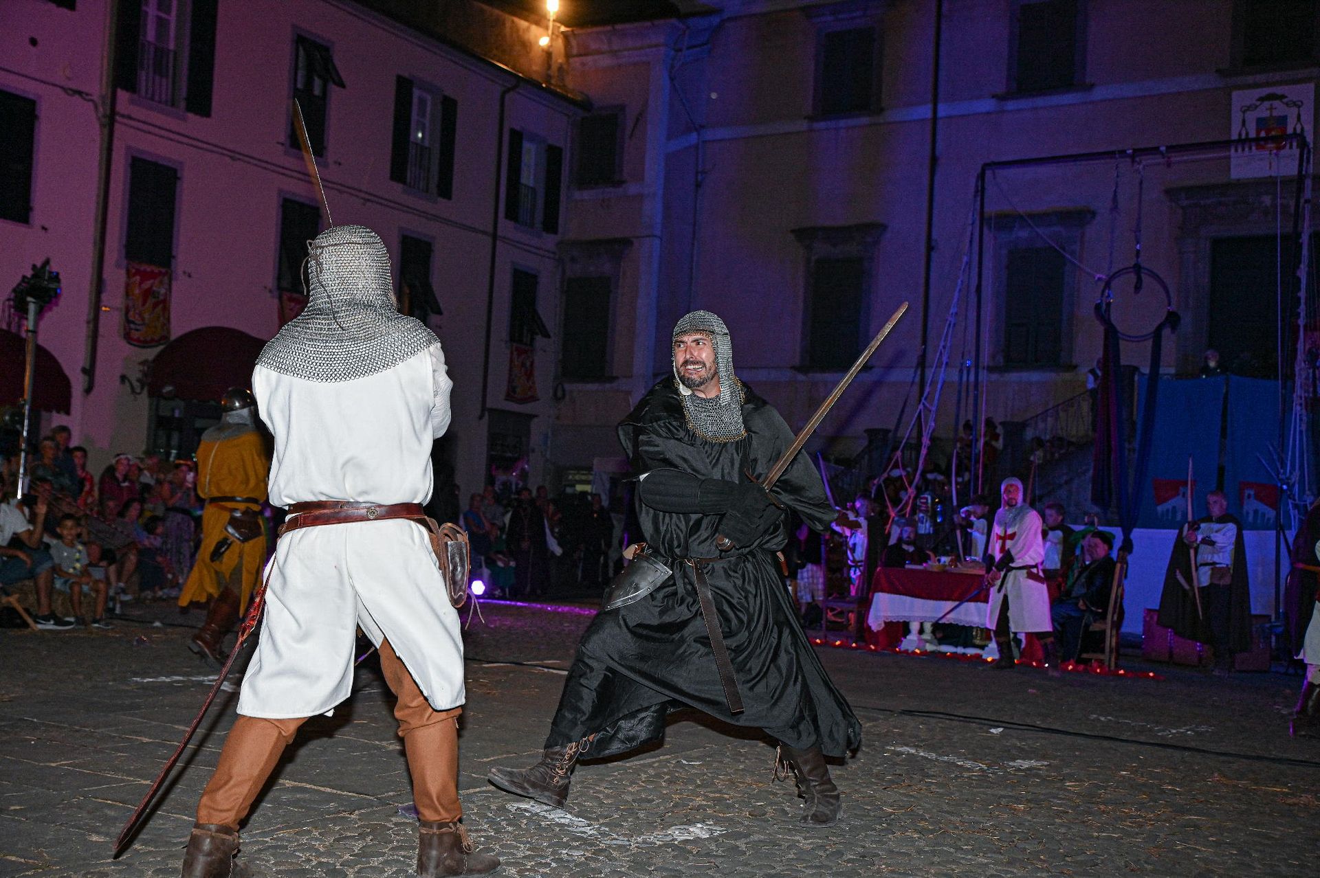 esibizione armigeri Medioevo Pontremoli