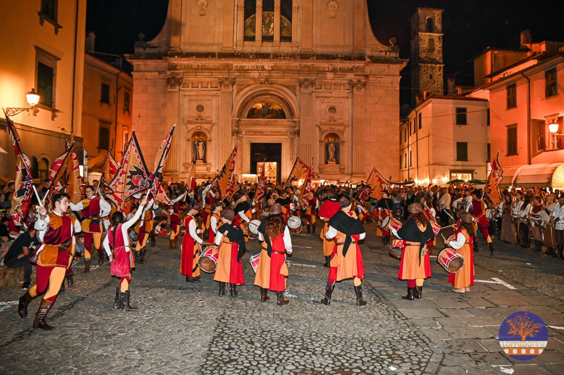flag-wavers Pontremoli
