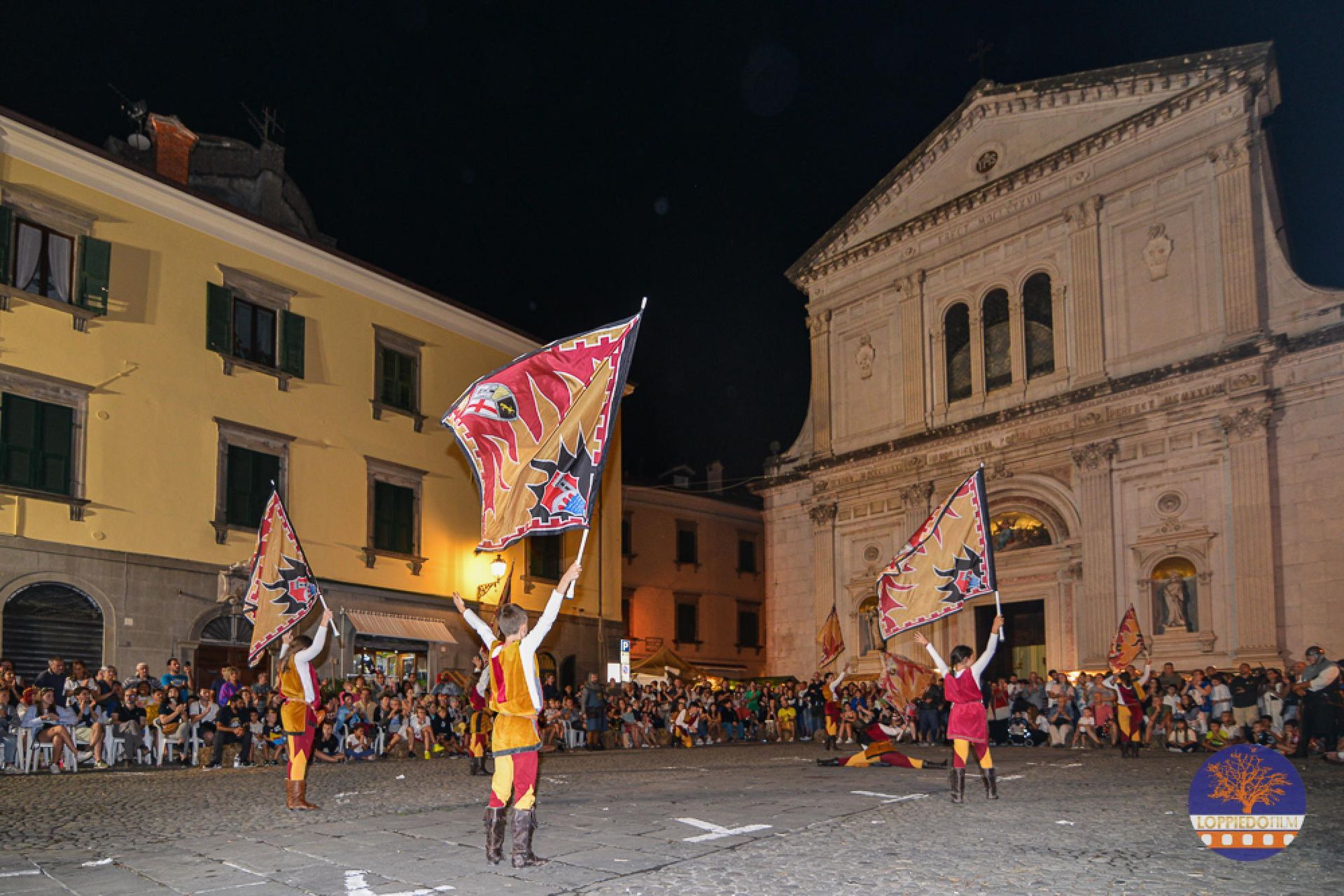 Medievalis flag throwers in Pontremoli