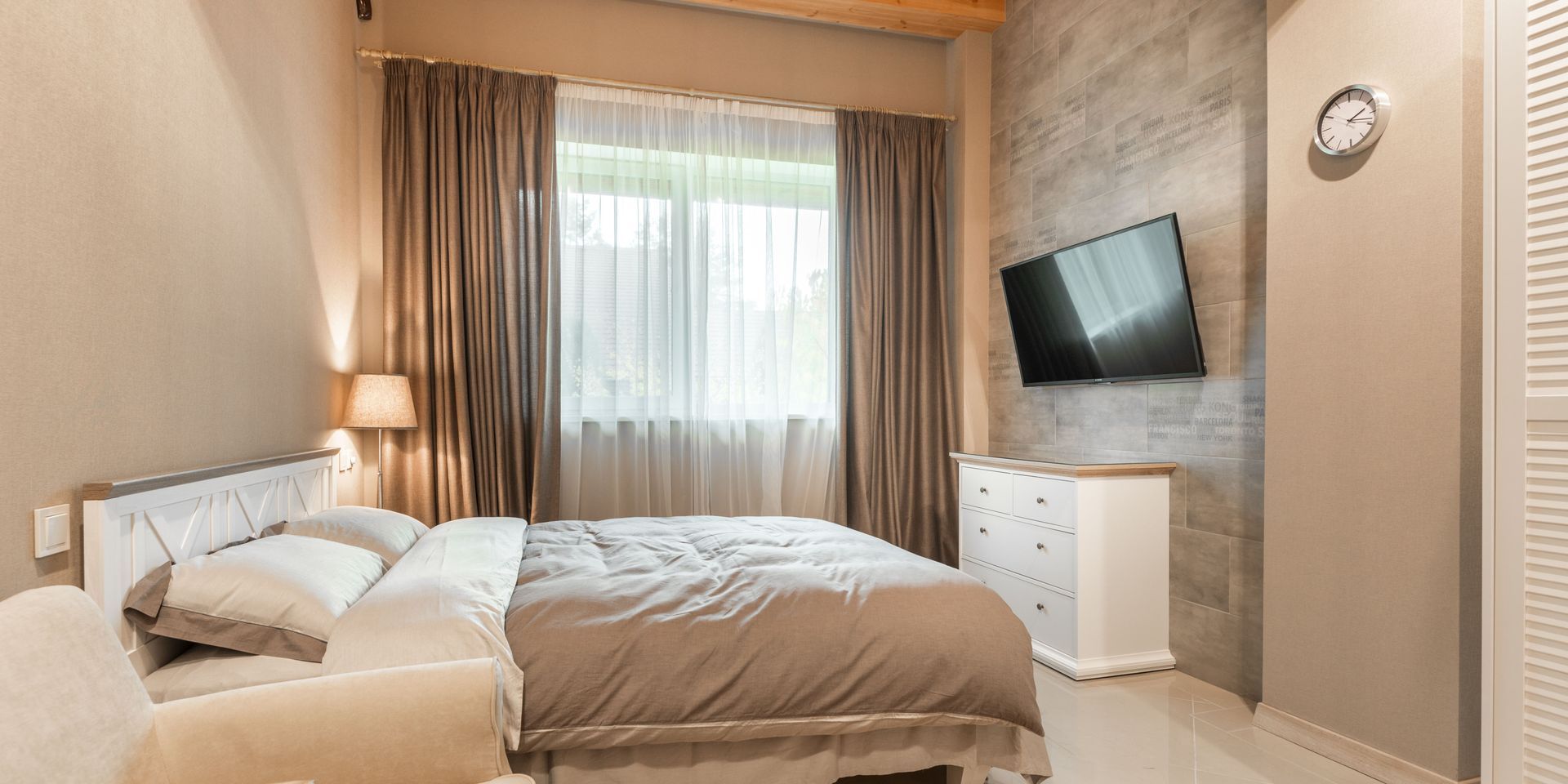 How to Match Curtains with Cushions and Bed Throws for a Cohesive Design 3