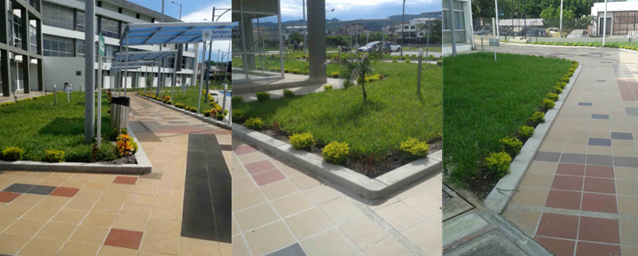 Obrero de la construcción con arnés aplicando estuco a la pared de ladrillo de un edificio.