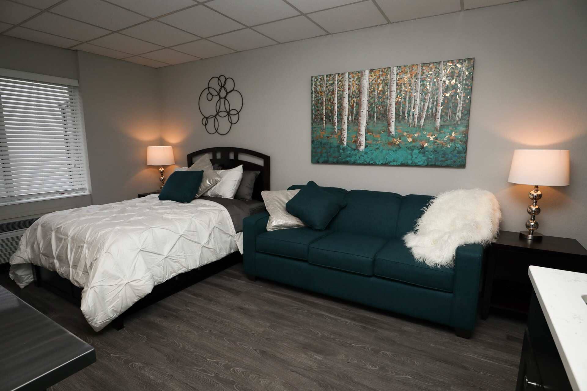 creekview court living area 1