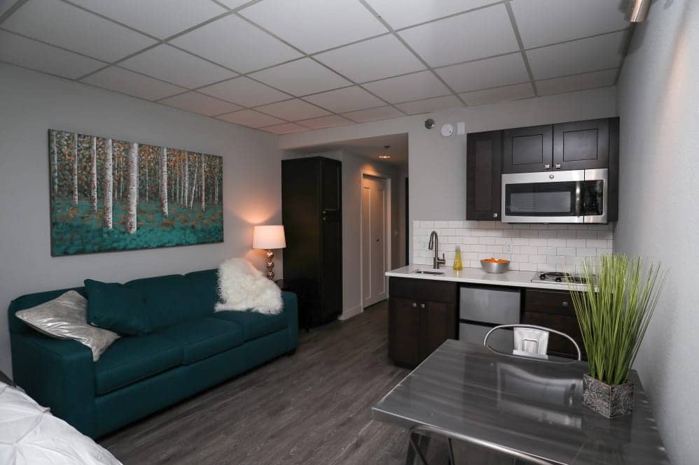 creekview court living area 2