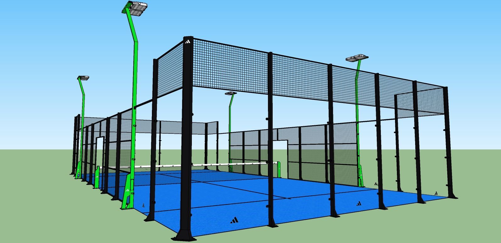 Un campo da paddle tennis blu con recinzione nera, pali della luce verdi e uno sfondo di cielo azzurro.