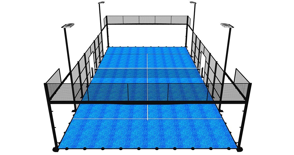 Campo da padel blu con struttura e rete nere, illuminazione dall'alto.