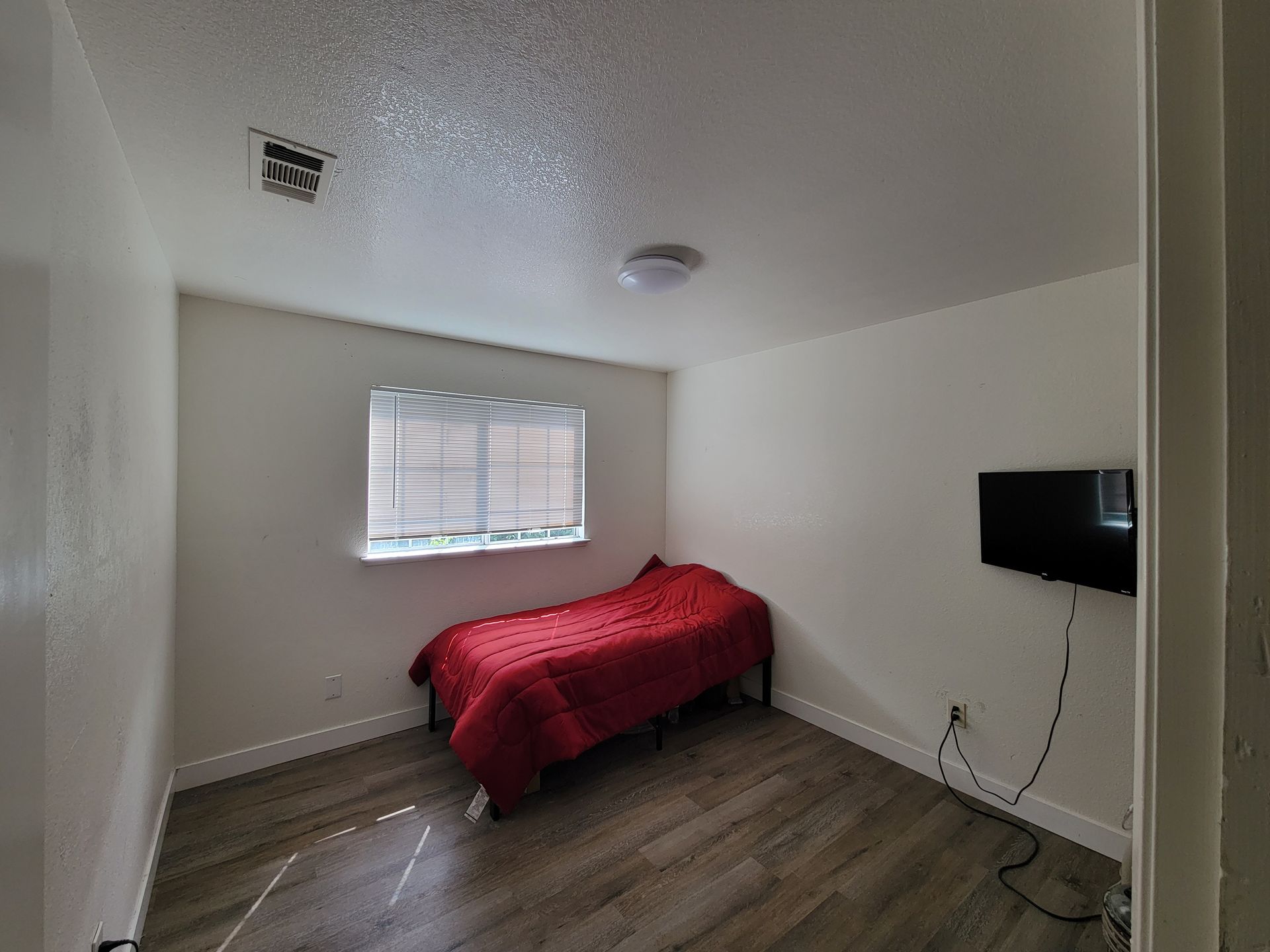Laundromat for Dyer Cloths — Sacramento, CA — Easy Living Room and Board Sacramento Laundromat for Dyer Cloths — Sacramento, CA — Easy Living Room and Board Sacramento