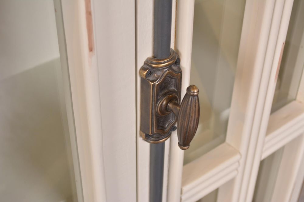 Florence curio cabinet detailed view