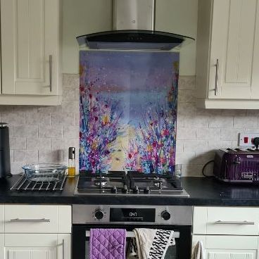 fiited-oven-atrwork-glass-kitchen-splashback