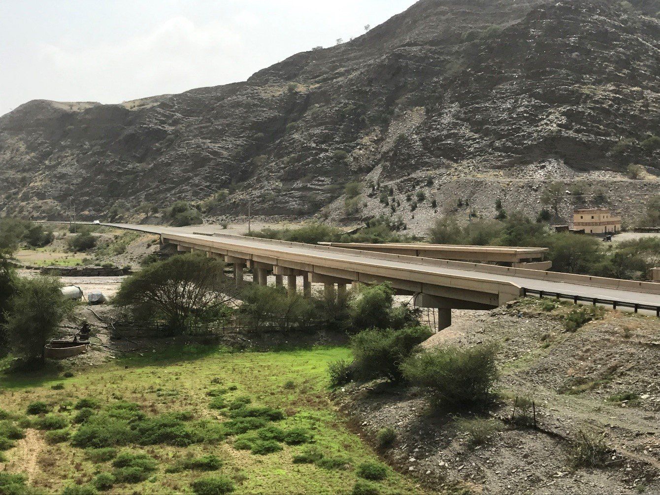 Muhayel-Bareq Road