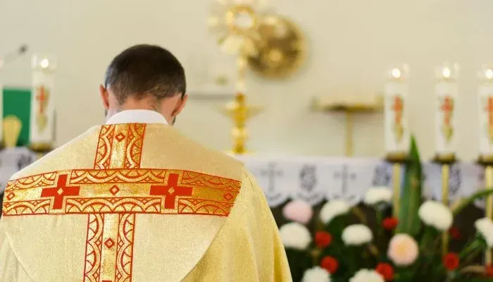 Sacerdote