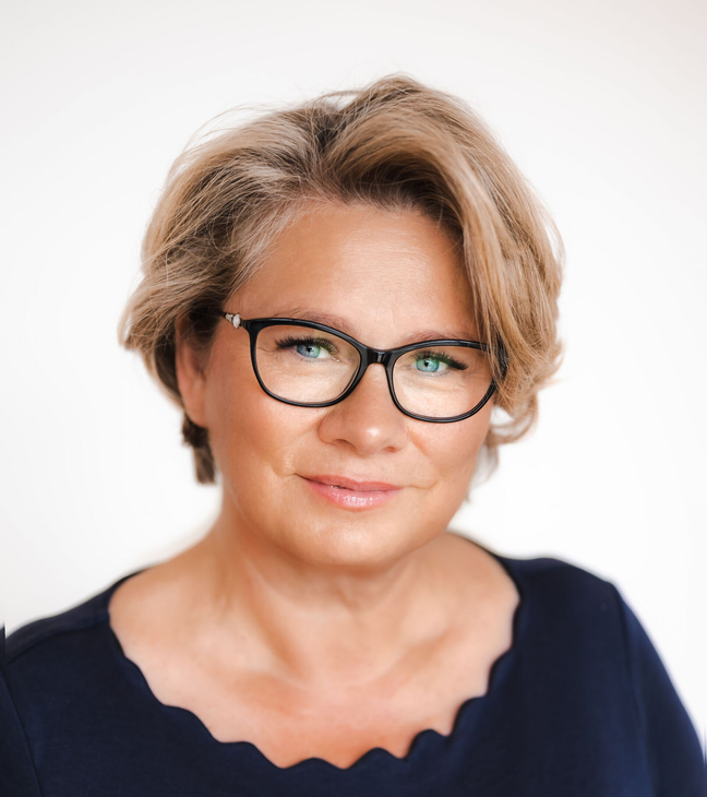 Portrait von Karin Büttner – Business-Transformations-Coachin, KI-Konsultantin und Autorin Portrait von Karin Büttner – Business-Transformations-Coachin, KI-Konsultantin und Autorin