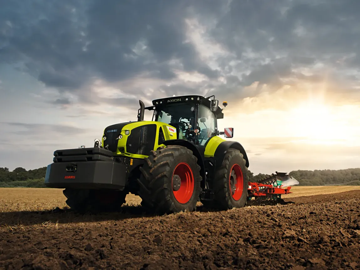Trattore AXION 900
