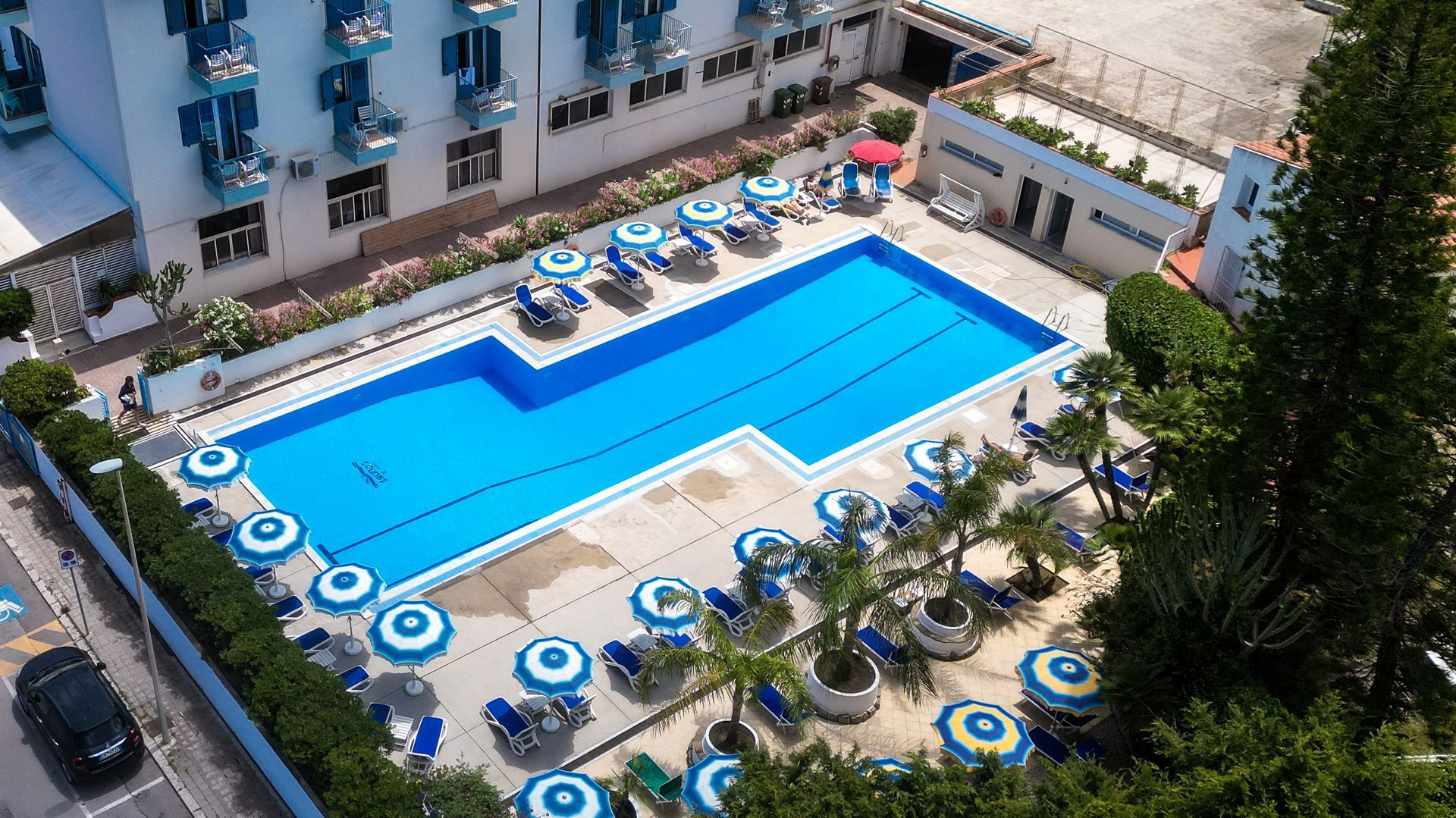 piscina hotel Cefalù, relax, solarium, vista mare