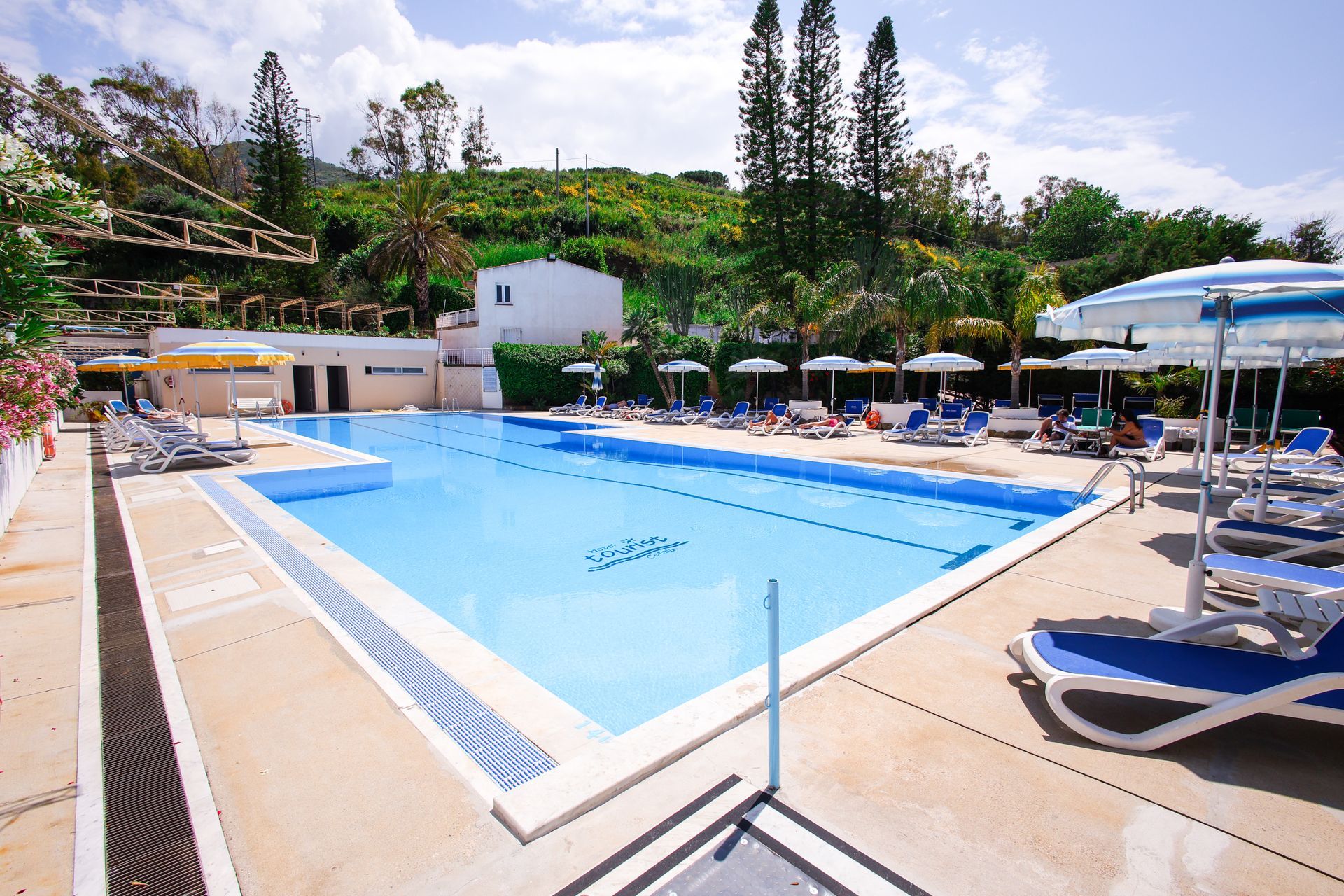 piscina hotel Cefalù, relax, solarium, vista mare