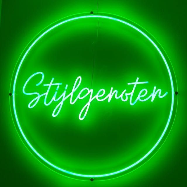 Ons logo in een neon lamp uitvoering
