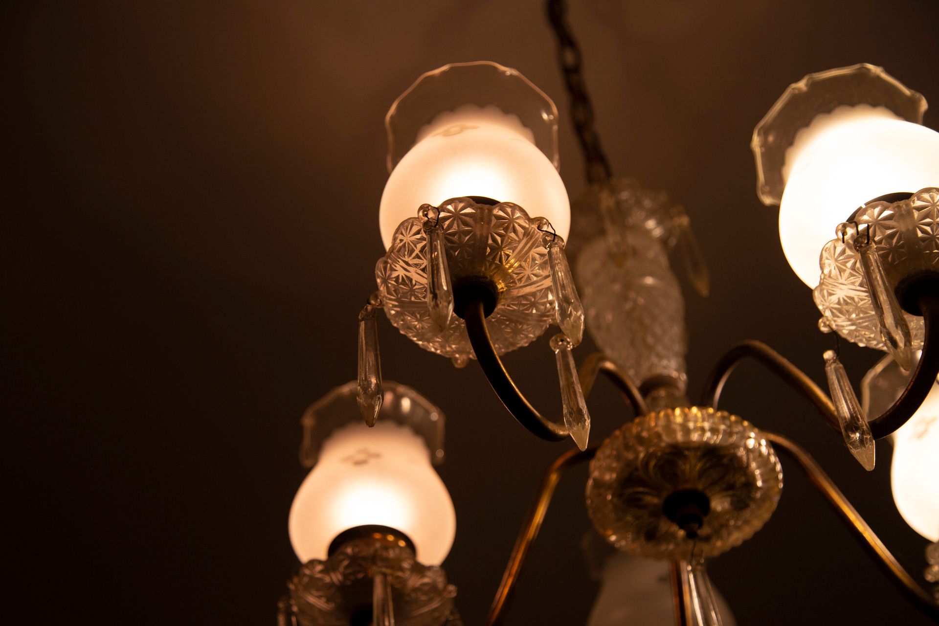 A chandelier with a lot of lights hanging from the ceiling
