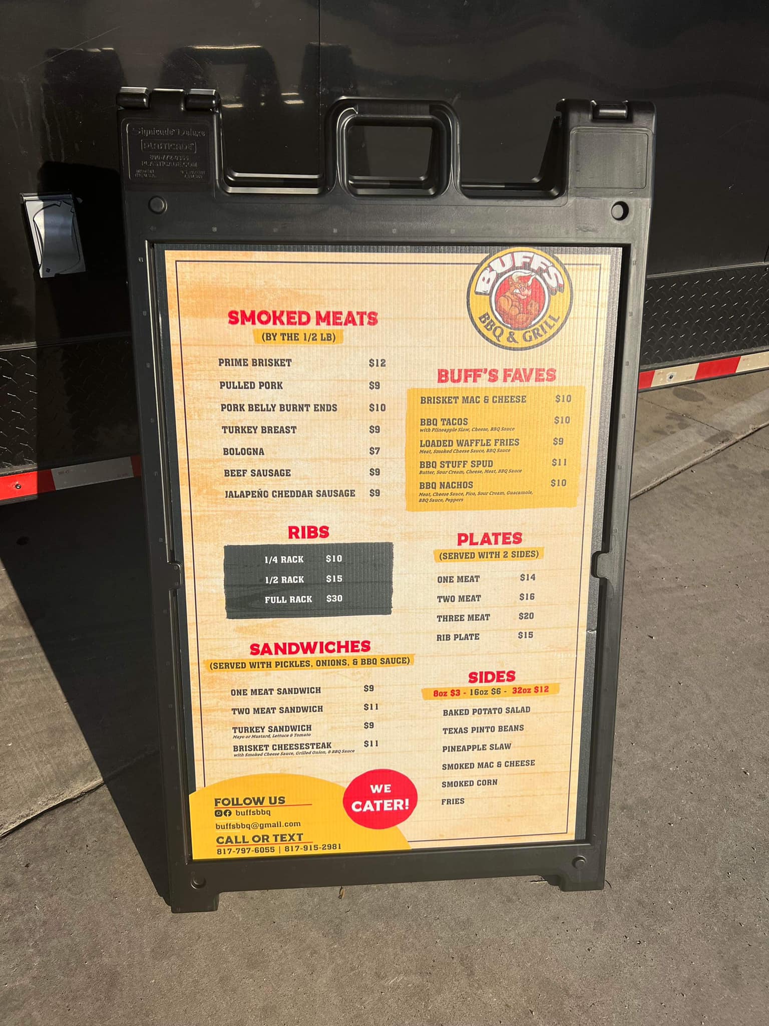 A sign that says ' smoked meats ' on it
