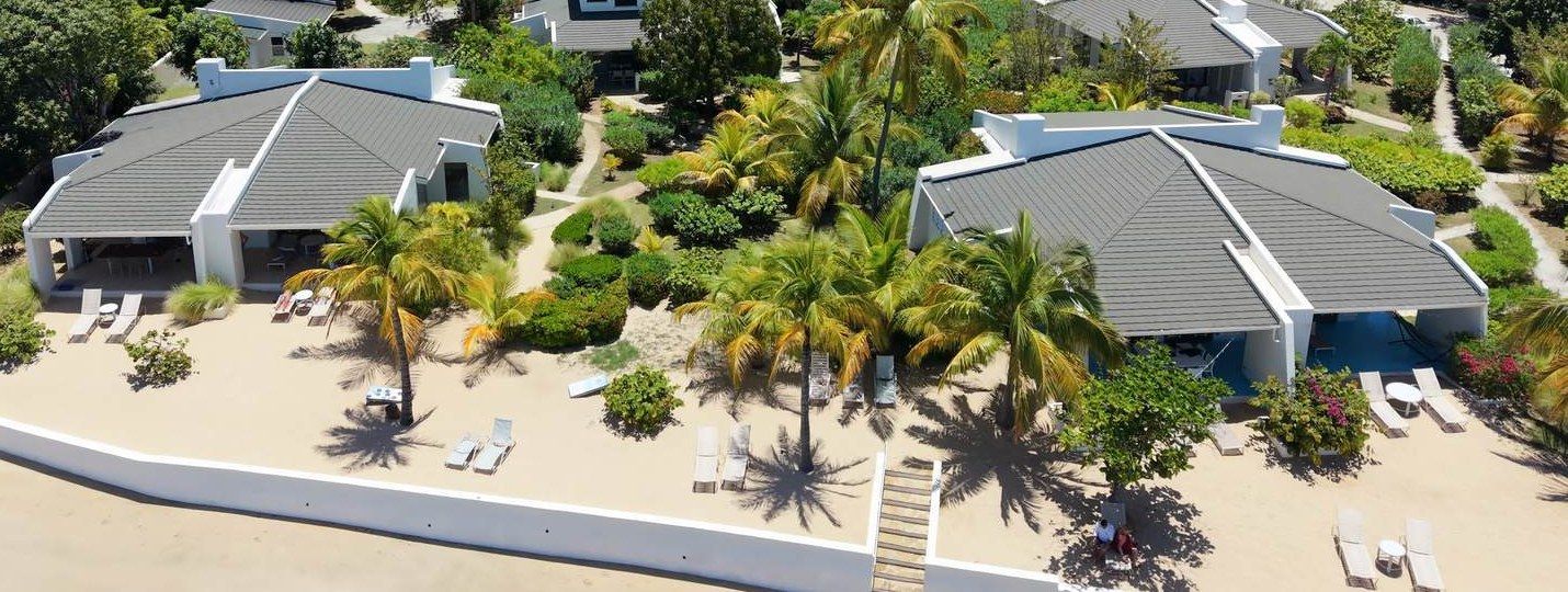 Lush tropical gardens between the villas at Mango Bay
