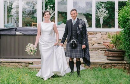 Wedding Florist in Edderton, Ross-Shire in the Scottish Highlands. Bespoke bridal bouquets, bridesmaids bouquets, buttonholes, wedding hair flowers, wedding venue flowers, church flowers, flower wands, wedding ceremony flowers, guest table flowers and top table flowers. Tain, Fearn, Balintore, Seaboard Villages, Portmahomack, Inverness, Dingwall, Dornoch, Rosehall, Ardgay, Bonar Bridge, Skibo
