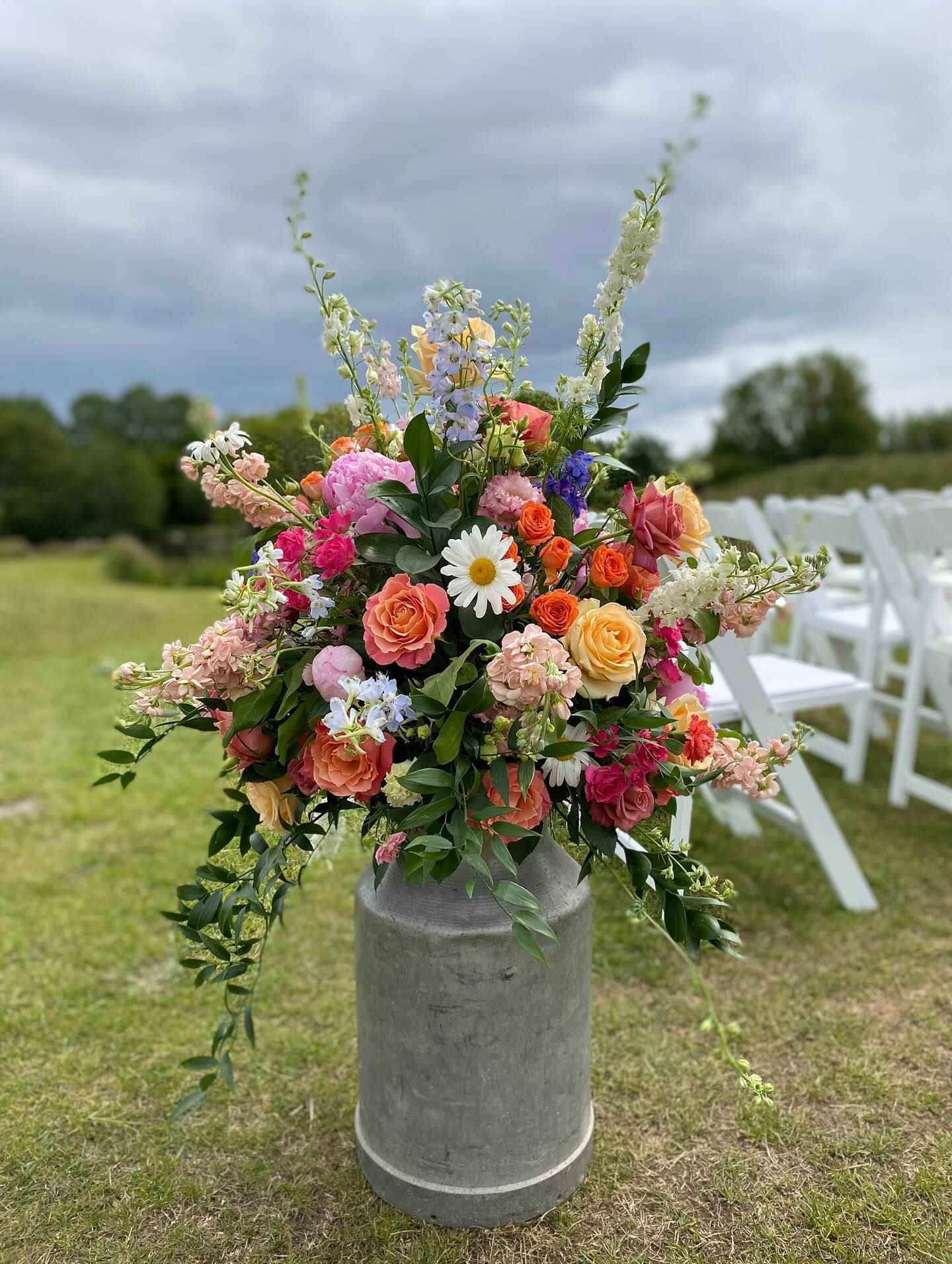 Wedding Florist in Edderton, Ross-Shire in the Scottish Highlands. Bespoke bridal bouquets, bridesmaids bouquets, buttonholes, wedding hair flowers, wedding venue flowers, church flowers, flower wands, wedding ceremony flowers, guest table flowers and top table flowers. Tain, Fearn, Balintore, Seaboard Villages, Portmahomack, Inverness, Dingwall, Dornoch, Rosehall, Ardgay, Bonar Bridge, Skibo