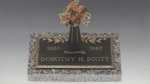 Grave marker for Dorothy H. Scott, 1920–1987, with flowers on a granite base.