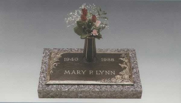 Gravestone with flowers, inscribed “Mary P Lynn” and dates 1940–1992.
