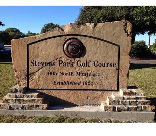 Stevens Park Golf Course stone sign at 1003 North Monticello, established 1924.